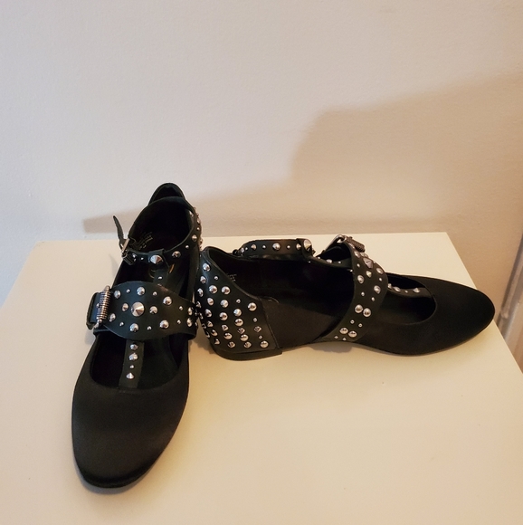 Ash - Picture 5 of 10